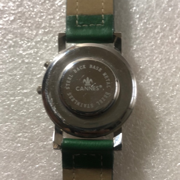 Vintage Cannes Christmas Watch with plaid strap - Picture 3 of 9